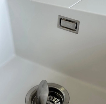 Комплект кухненска мивка и смесител бели